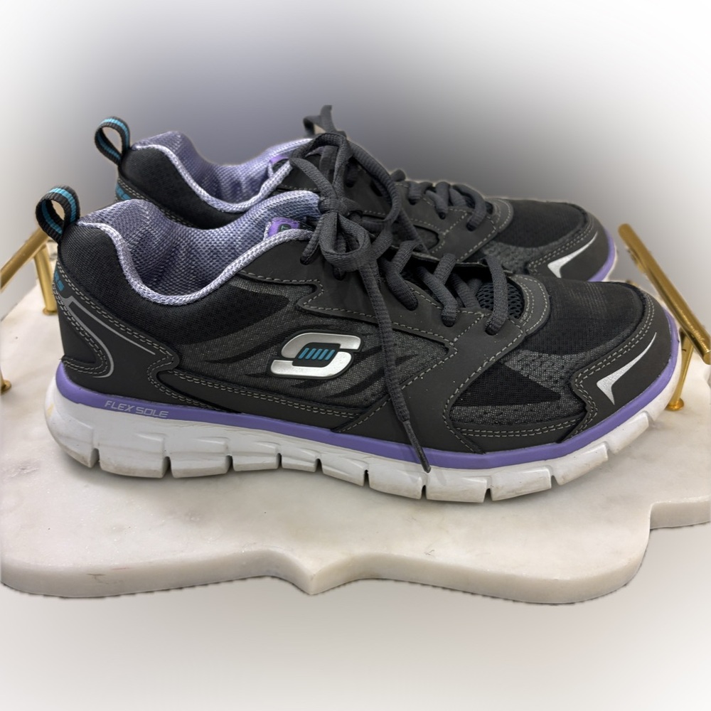 Skechers Women's Summits-New World Sneaker Size 7